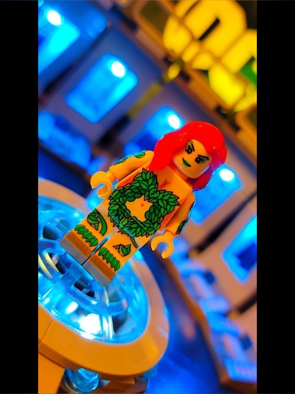 Batman Poison Ivy Minifigure Lego Compatible